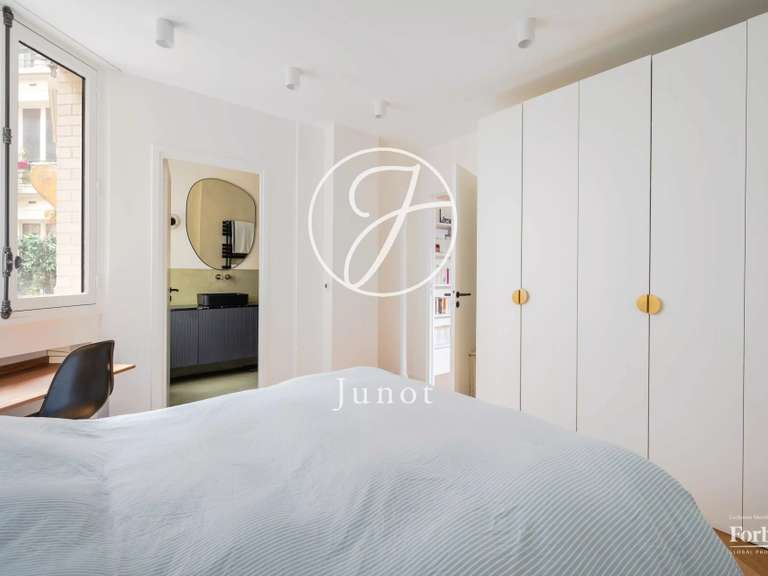 Appartement Paris 18e - 3 chambres - 112m²