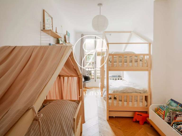 Appartement Paris 18e - 3 chambres - 112m²