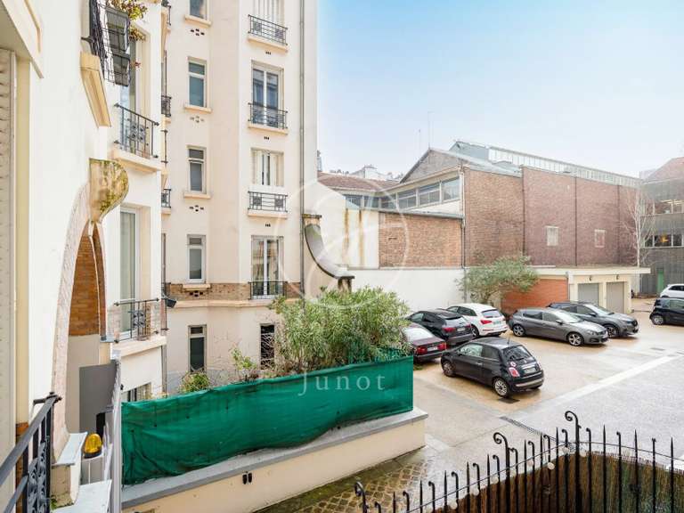 Appartement Paris 18e - 3 chambres - 112m²