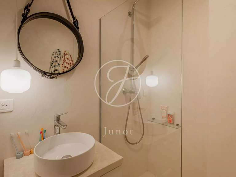 Appartement Paris 18e - 3 chambres - 112m²