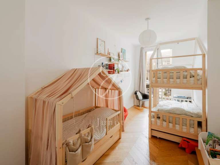 Appartement Paris 18e - 3 chambres - 112m²