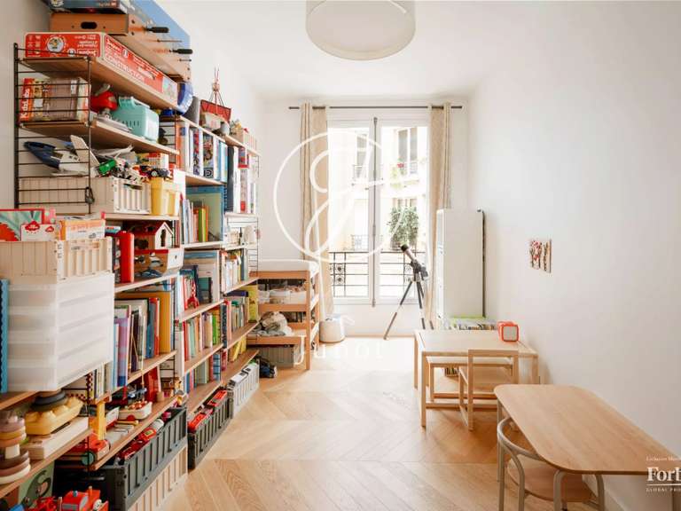 Appartement Paris 18e - 3 chambres - 112m²