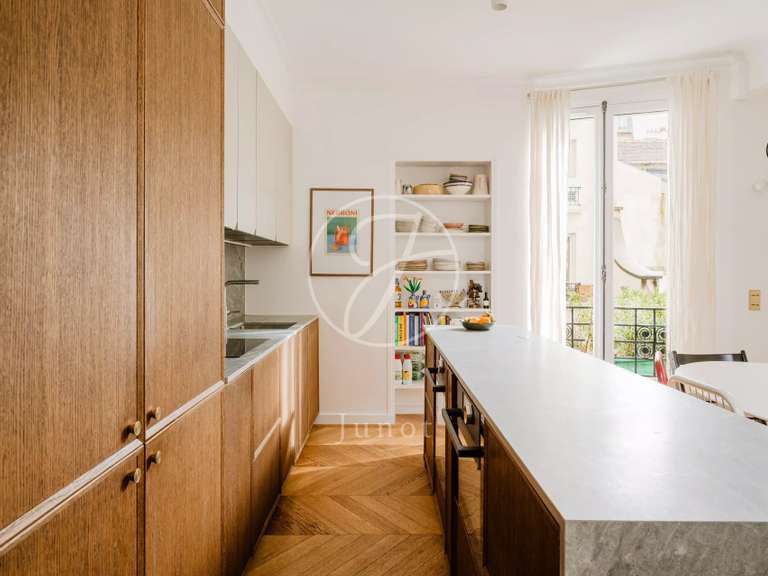 Appartement Paris 18e - 3 chambres - 112m²