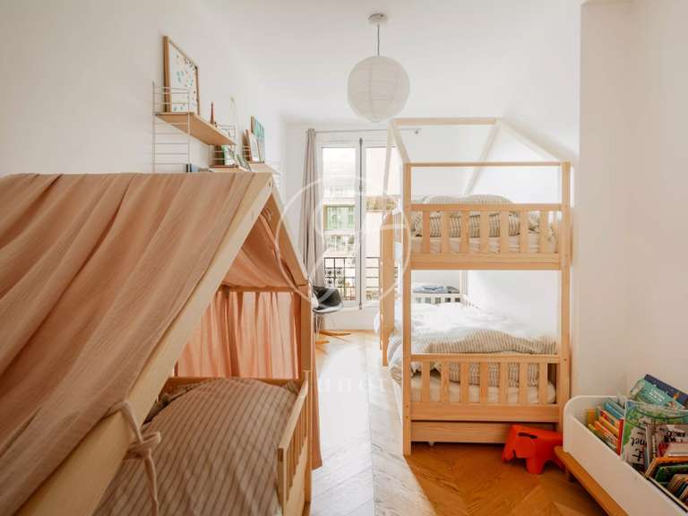 Appartement Paris 18e - 3 chambres - 112m²