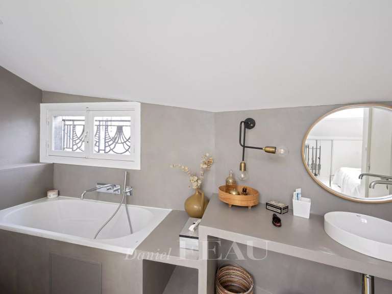 Appartement Paris 18e - 4 chambres - 189m²