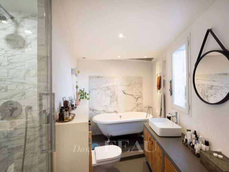 Appartement Paris 18e - 4 chambres - 189m²