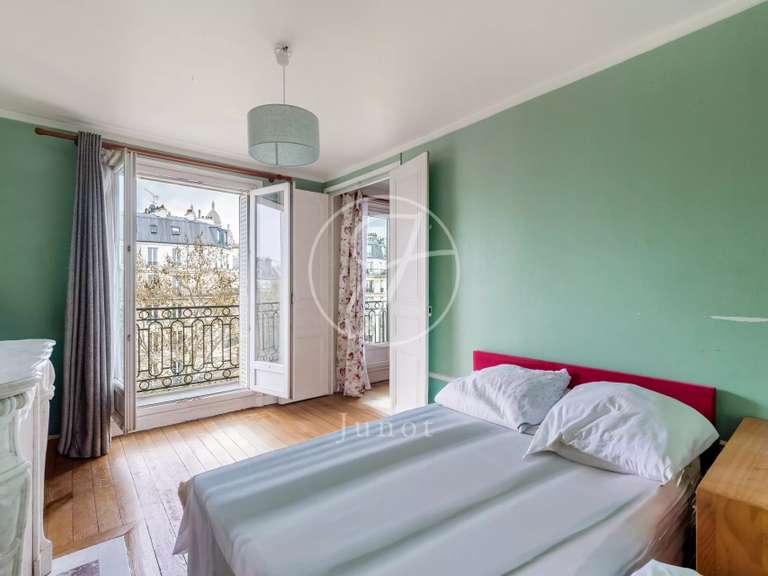 Appartement Paris 18e - 3 chambres - 103m²