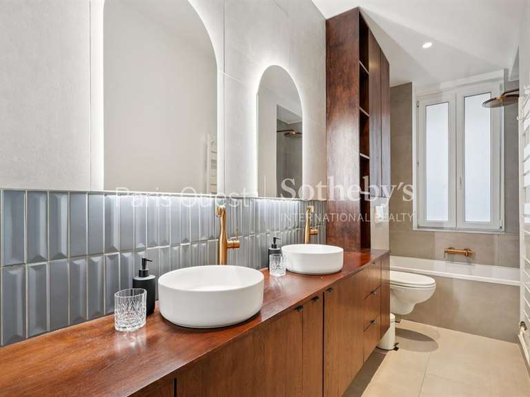 Appartement Paris 18e - 3 chambres - 122m²