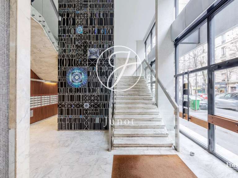 Appartement Paris 18e - 3 chambres - 127m²