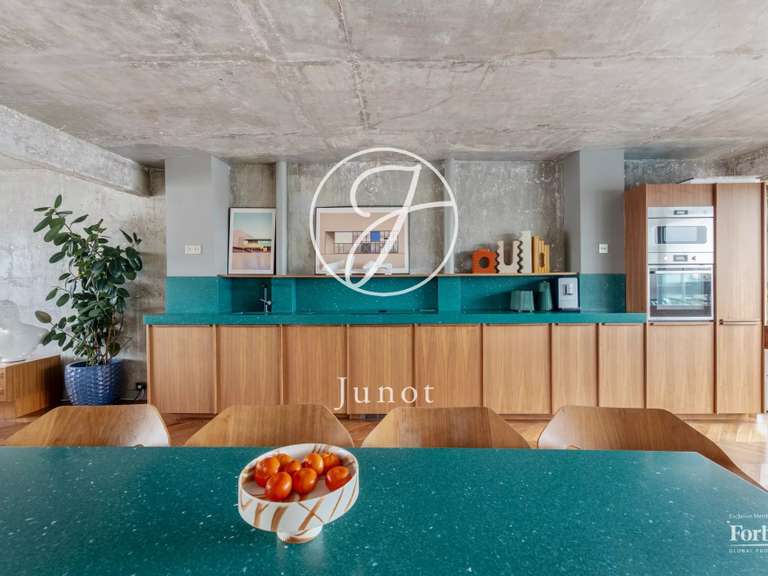 Appartement Paris 18e - 3 chambres - 127m²