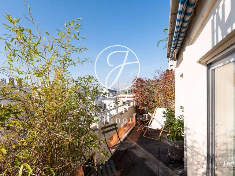 Apartment Paris 18e - 1 bedroom - 77m²