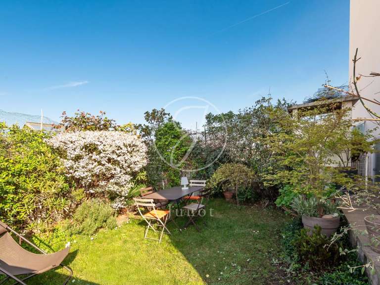 Apartment Paris 18e - 1 bedroom - 77m²