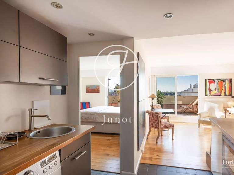 Apartment Paris 18e - 1 bedroom - 77m²