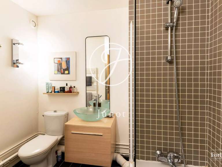 Apartment Paris 18e - 1 bedroom - 77m²