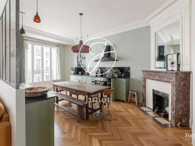 Appartement Paris 18e - 3 chambres - 121m²