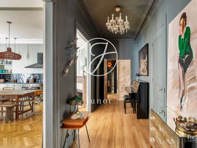 Appartement Paris 18e - 3 chambres - 121m²