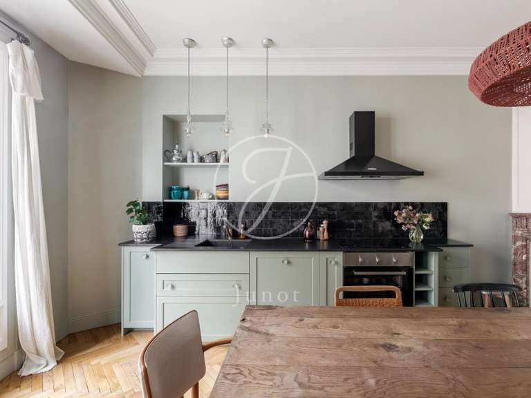 Apartment Paris 18e - 3 bedrooms - 121m²