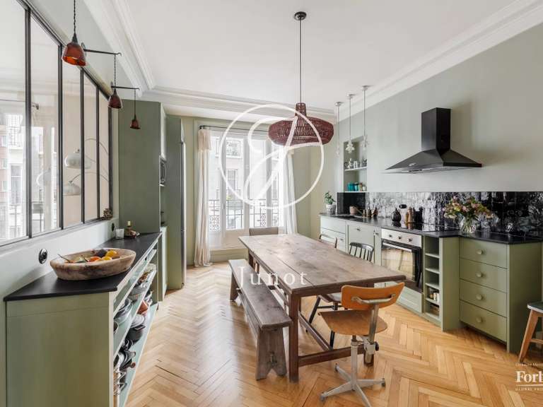 Appartement Paris 18e - 3 chambres - 121m²