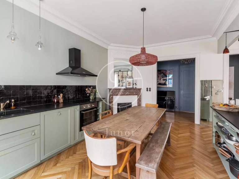 Apartment Paris 18e - 3 bedrooms - 121m²