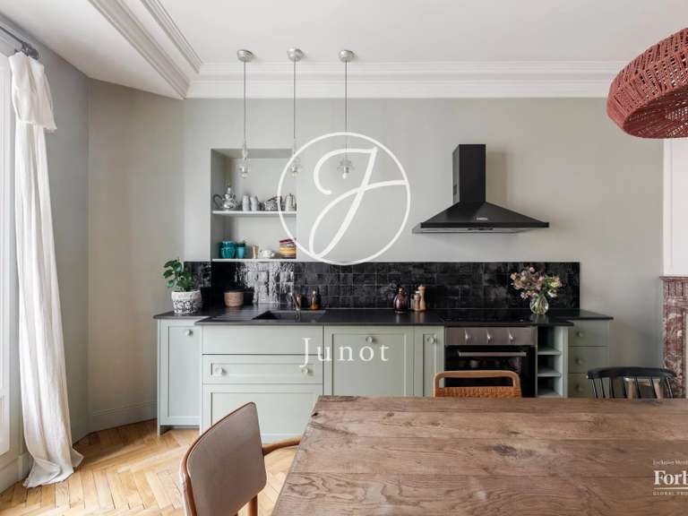 Appartement Paris 18e - 3 chambres - 121m²