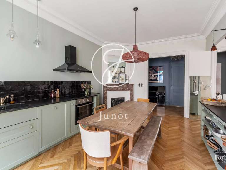 Appartement Paris 18e - 3 chambres - 121m²