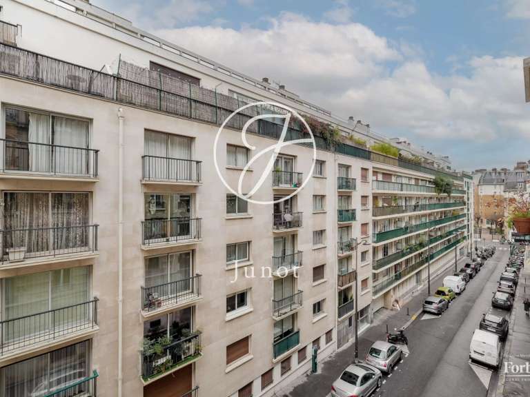 Appartement Paris 18e - 2 chambres - 78m²