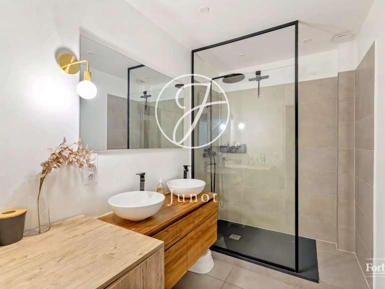 Appartement Paris 18e - 2 chambres - 78m²