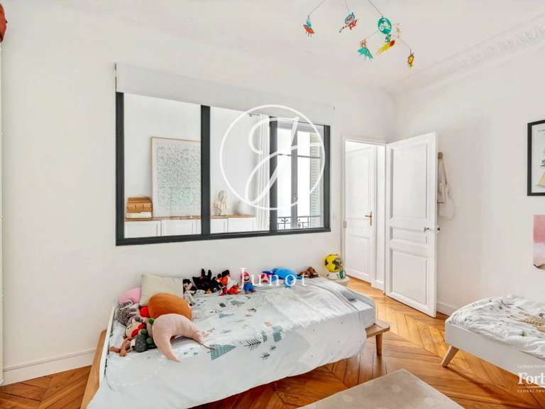 Appartement Paris 18e - 2 chambres - 78m²