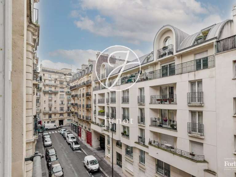 Appartement Paris 18e - 2 chambres - 78m²