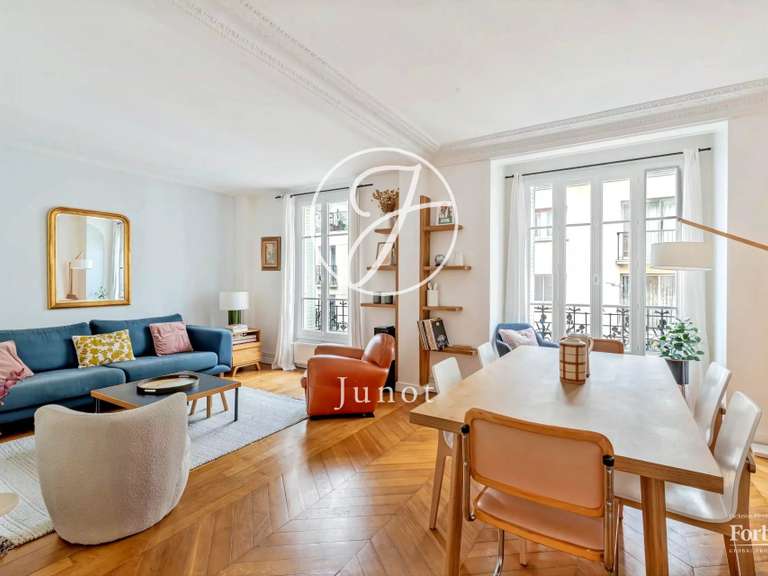 Appartement Paris 18e - 2 chambres - 78m²