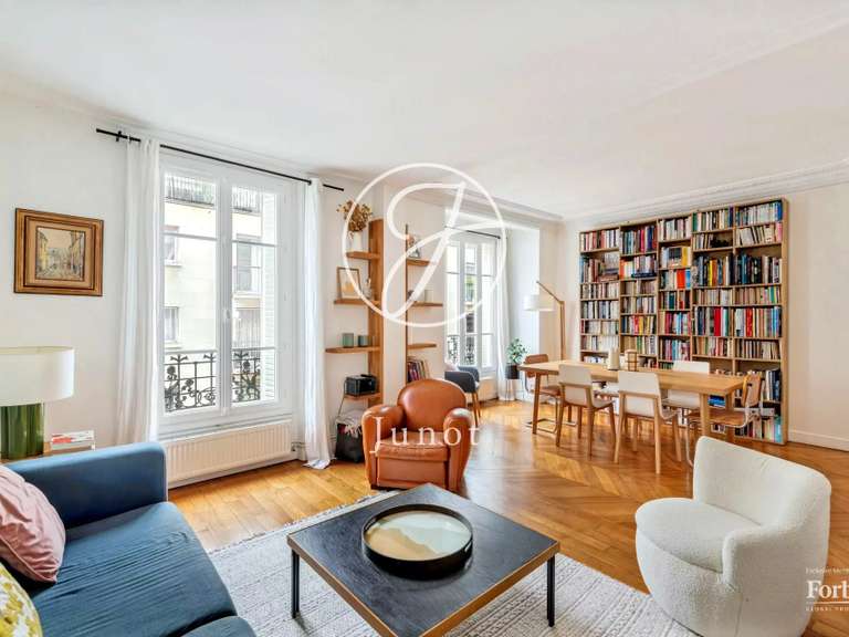 Appartement Paris 18e - 2 chambres - 78m²