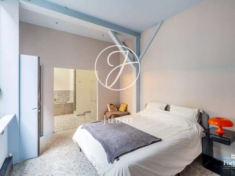 Appartement Paris 18e - 2 chambres - 79m²