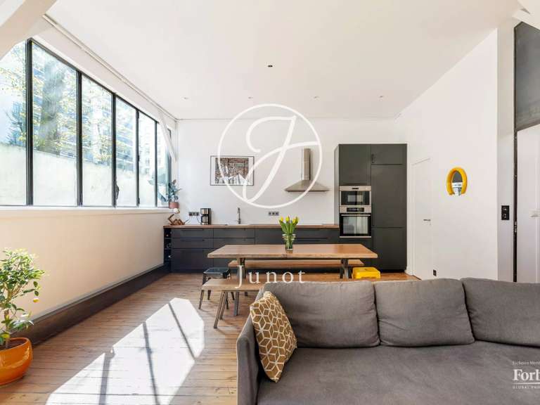 Appartement Paris 18e - 2 chambres - 79m²