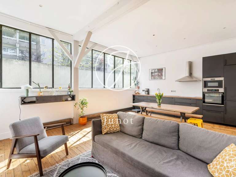 Appartement Paris 18e - 2 chambres - 79m²