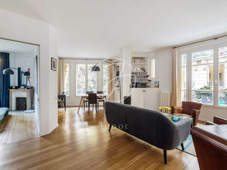Apartment Paris 18e - 2 bedrooms - 77m²