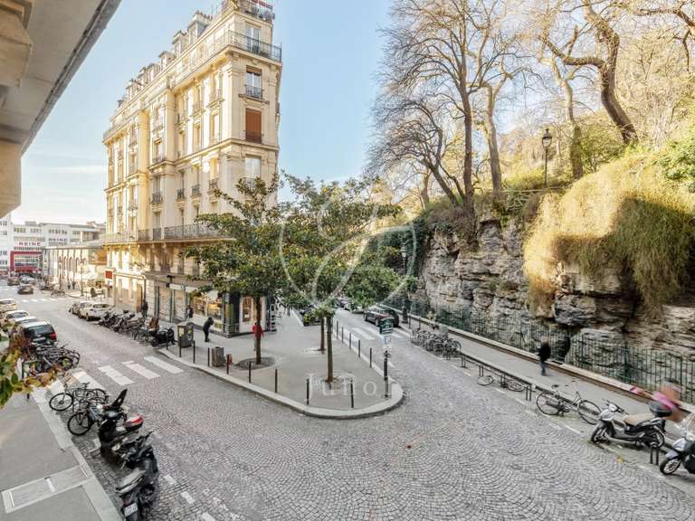 Appartement Paris 18e - 2 chambres - 77m²