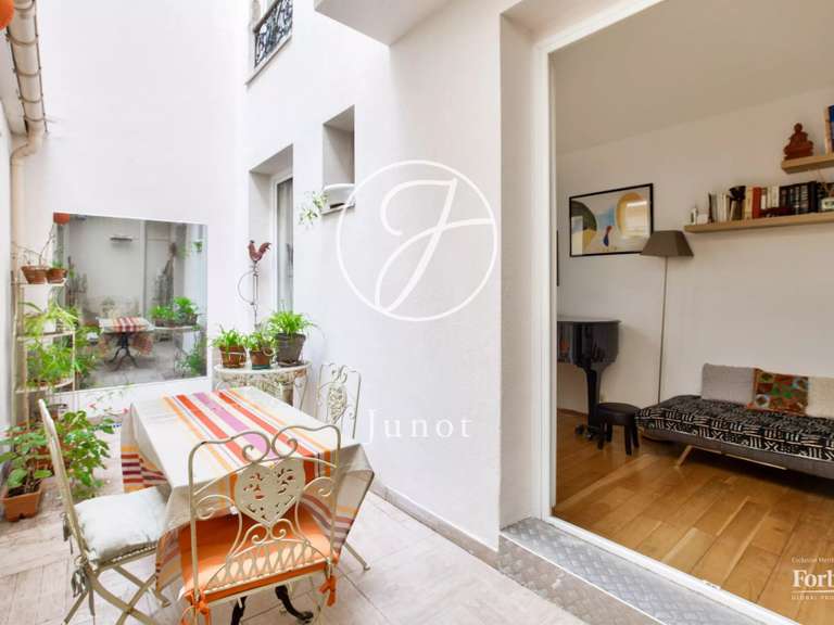 Apartment Paris 18e - 3 bedrooms - 104m²