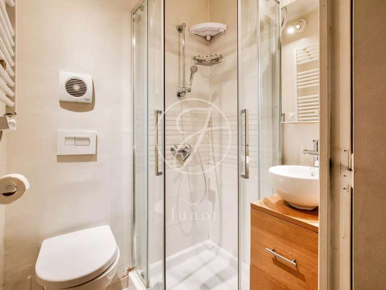 Appartement Paris 18e - 3 chambres - 104m²