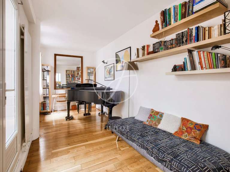 Appartement Paris 18e - 3 chambres - 104m²