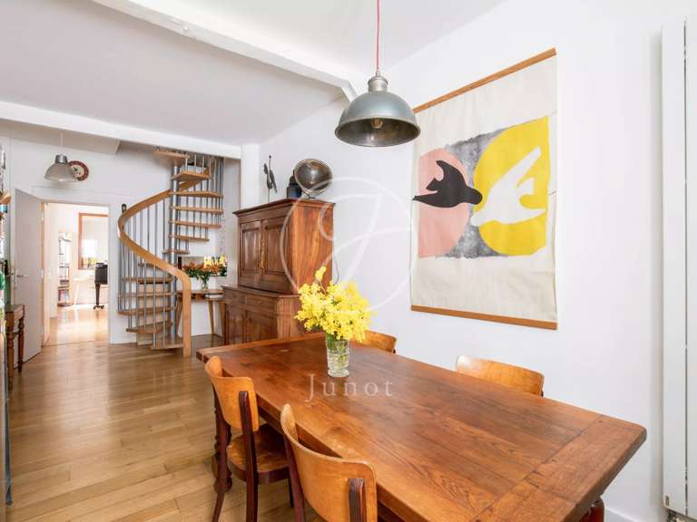 Appartement Paris 18e - 3 chambres - 104m²