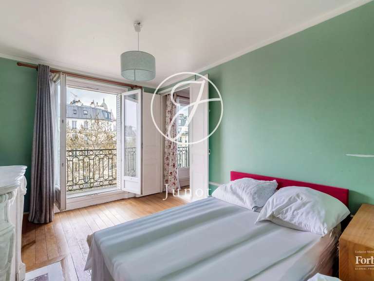 Appartement Paris 18e - 3 chambres - 103m²