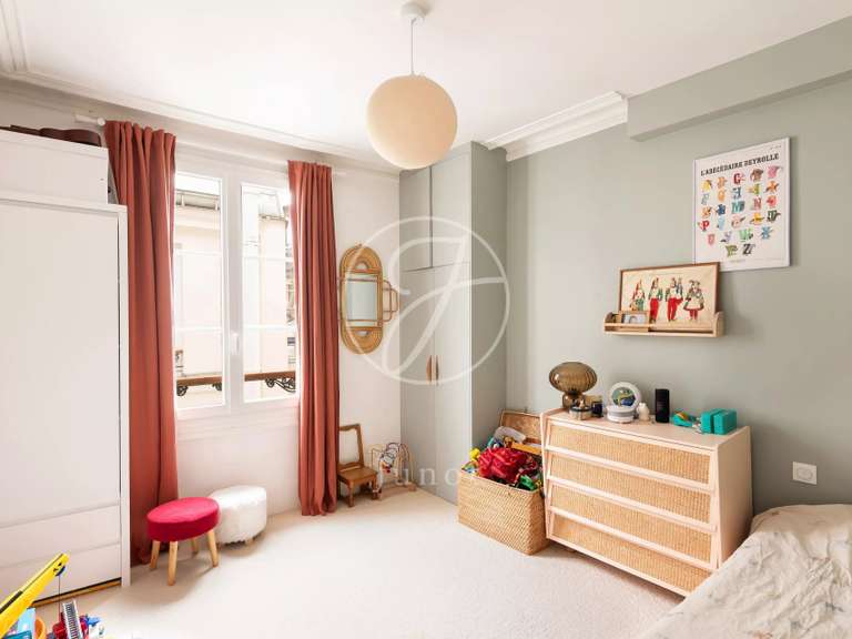 Appartement Paris 18e - 3 chambres - 99m²