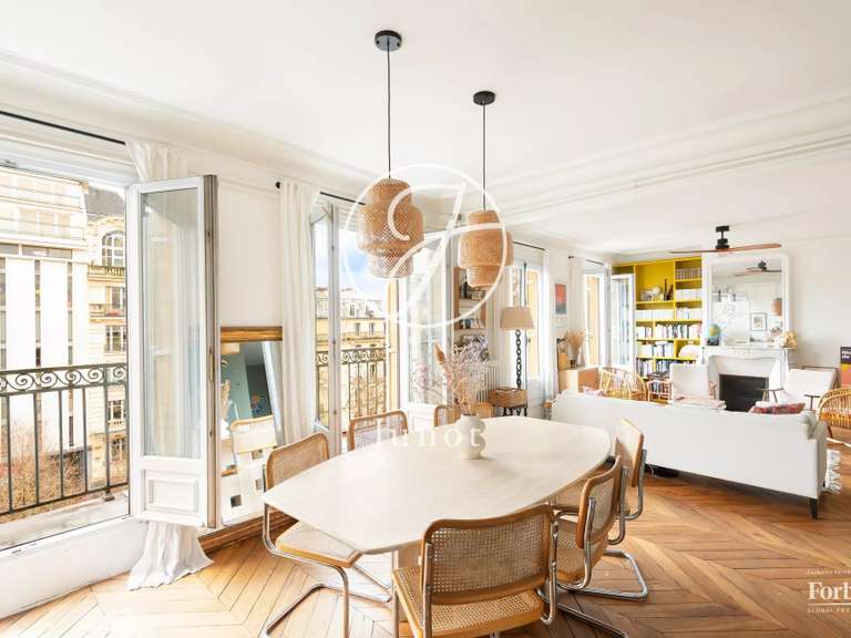 Appartement Paris 18e - 3 chambres - 99m²