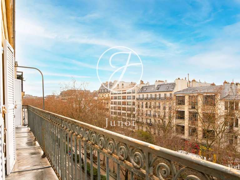 Appartement Paris 18e - 3 chambres - 99m²
