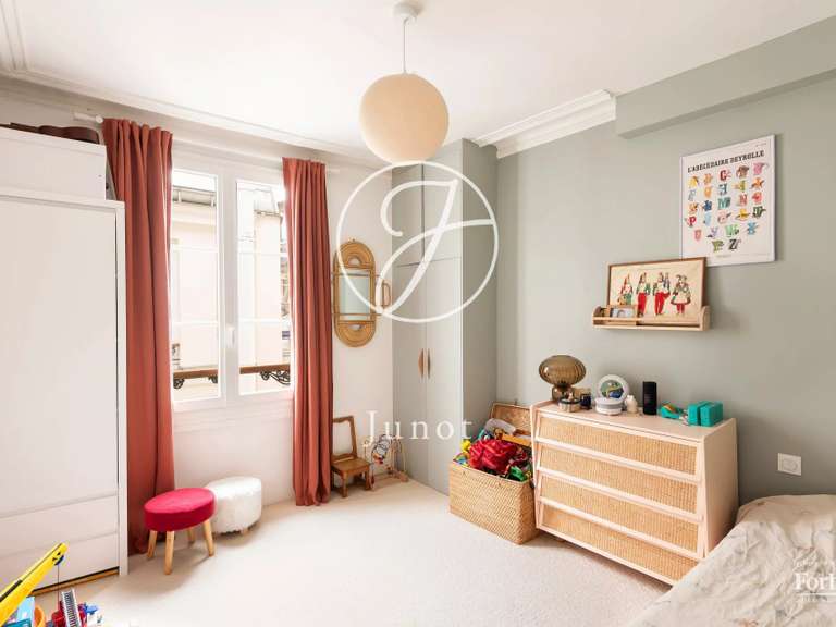 Appartement Paris 18e - 3 chambres - 99m²