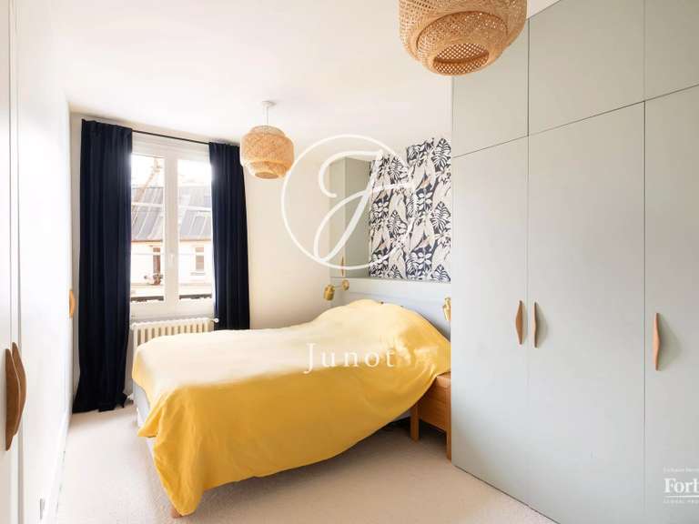 Appartement Paris 18e - 3 chambres - 99m²