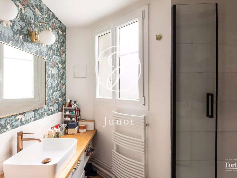 Appartement Paris 18e - 3 chambres - 99m²