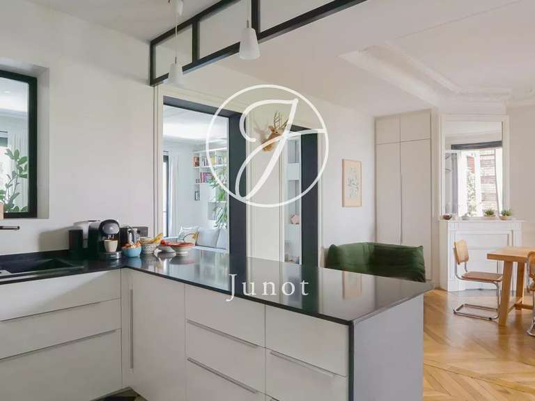 Appartement Paris 18e - 3 chambres - 127m²
