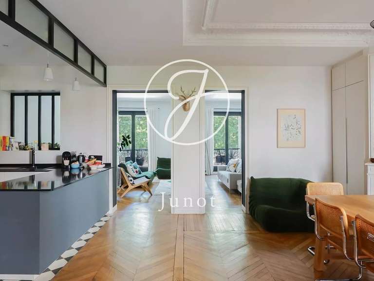 Appartement Paris 18e - 3 chambres - 127m²