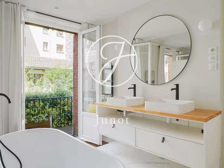 Appartement Paris 18e - 3 chambres - 127m²